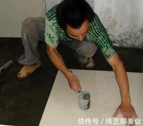 瓷砖|老师傅贴地砖多铺一层水泥，开始以为被坑，装完才知好处多