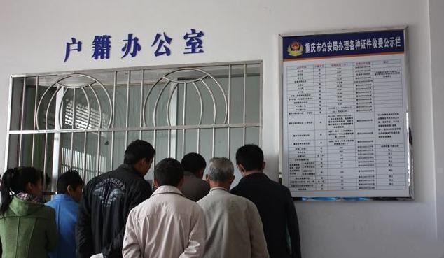 一叶知秋|孩子姓“吃”,宝爸给孩子取名字,上户口时民警忍不住偷偷地笑