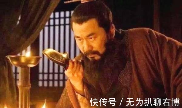 |沙雕动画，搞笑：为了报复二叔，假装女鬼吓得二叔尿了床