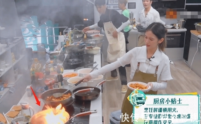 龚俊都|《中餐厅5》黄晓明差点把厨房烧了，周也跟龚俊都被他吓坏了！