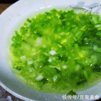 正宗地道的简单易学葱油饼做法，速来围观