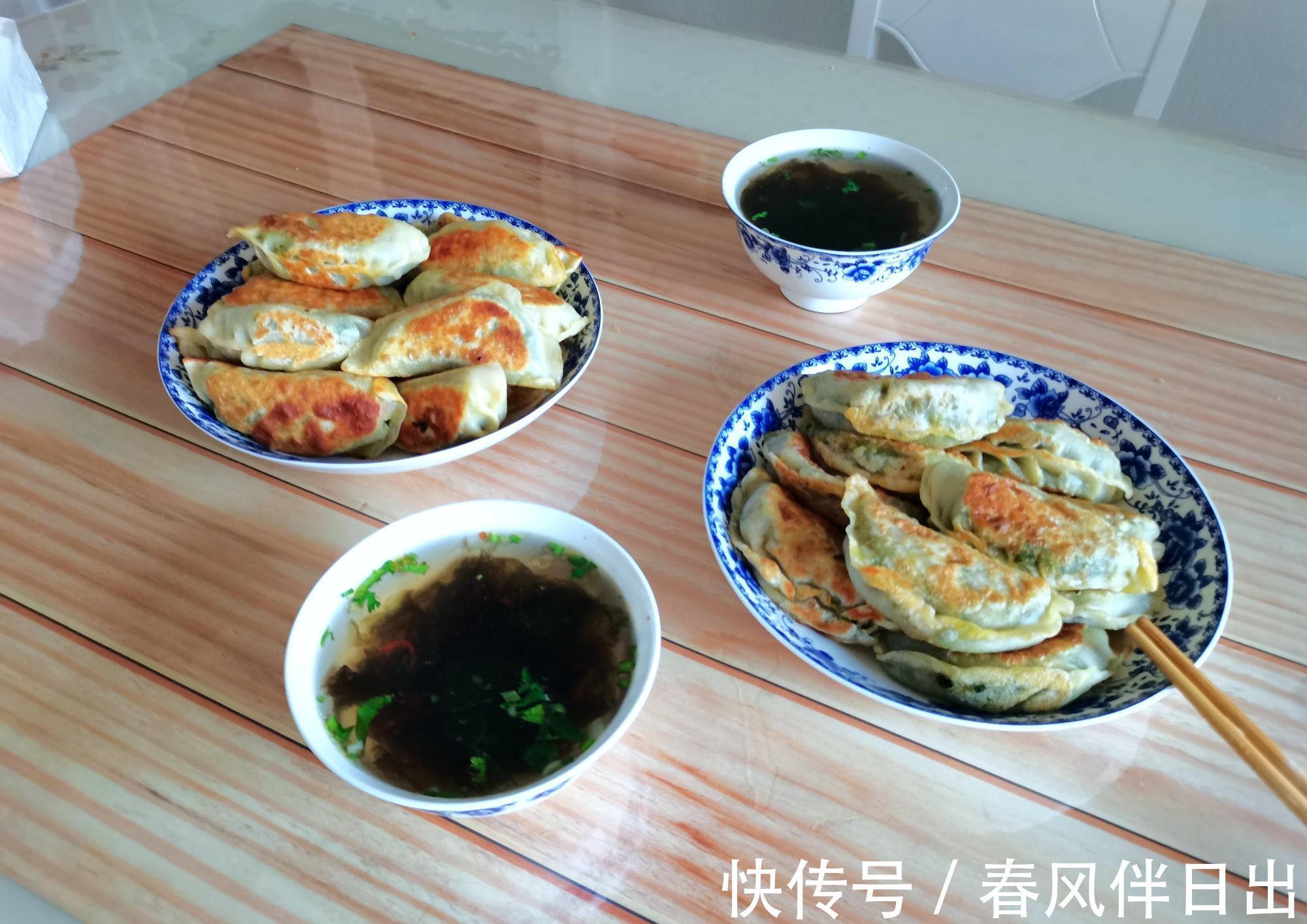 夫妻俩每天下班后这样吃晚餐,一碗面或两盘菜,最简单的幸福