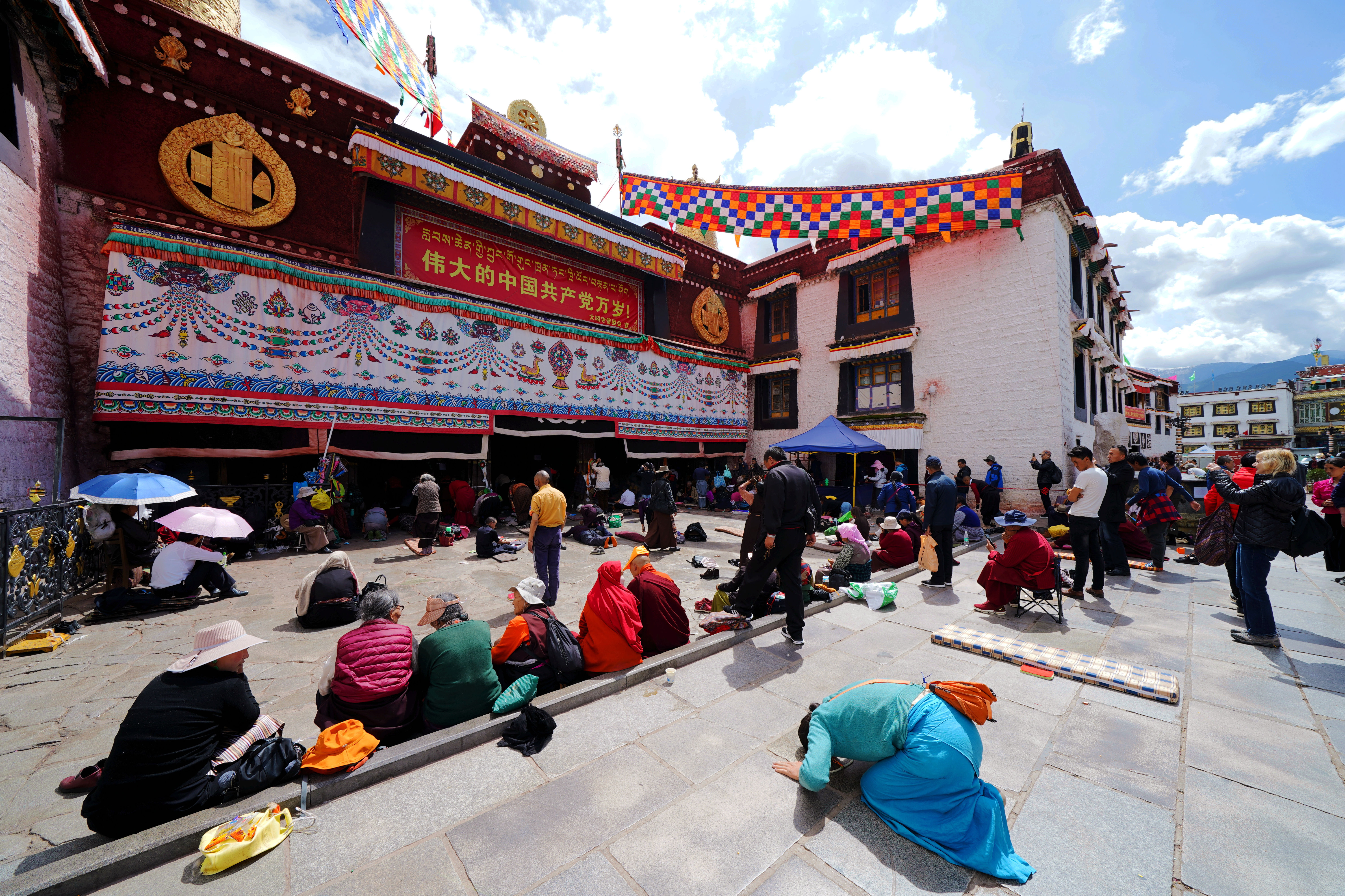 大昭寺|【80天单人单车环藏之旅】观览佛教圣地大昭寺，八廓街猎摄盛装美女