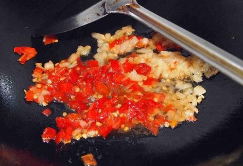 “皮蛋”到底用不用煮，30年一直吃错了，难怪味道刺鼻口感差！