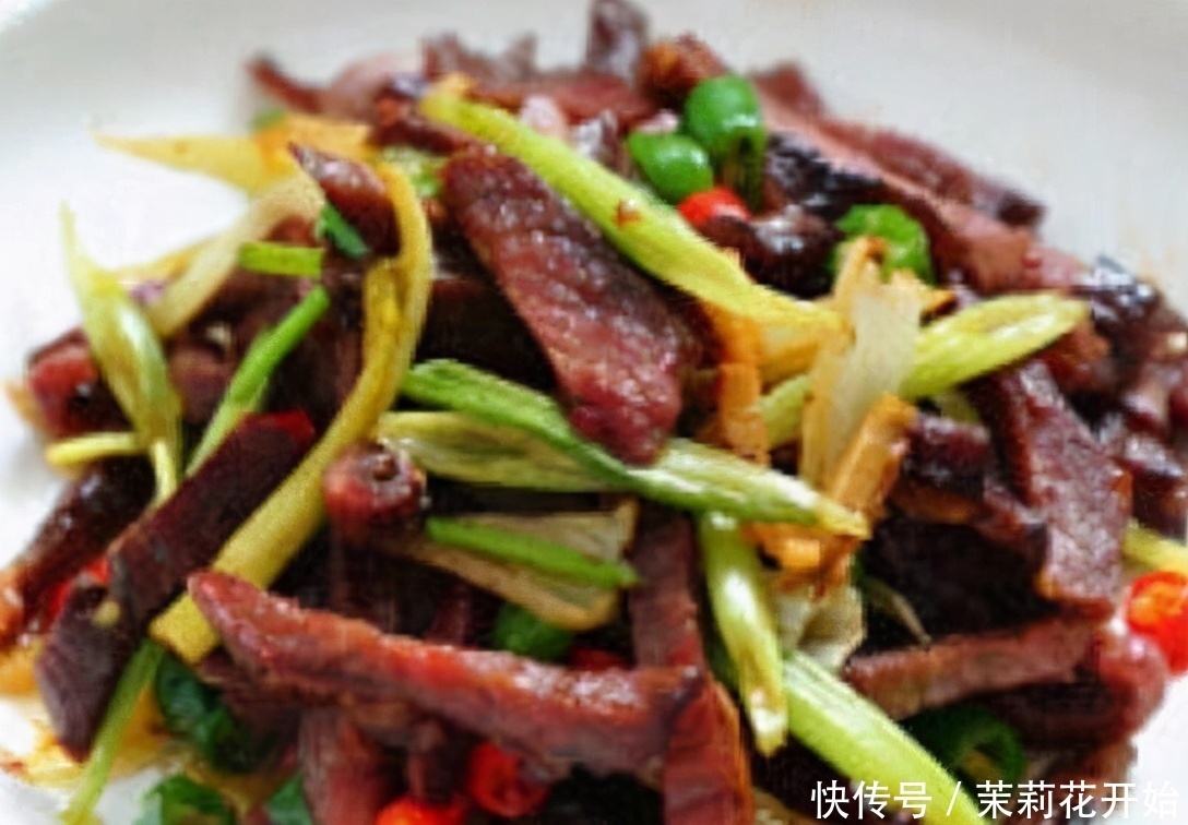女性不想人老珠黄，推荐吃三种美食，养心安神，好处多多