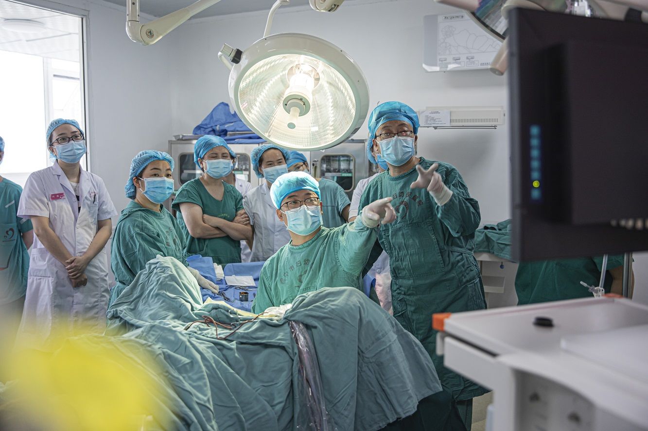 该院|新突破!温岭援川医生完成援助单位首例宫腔镜手术