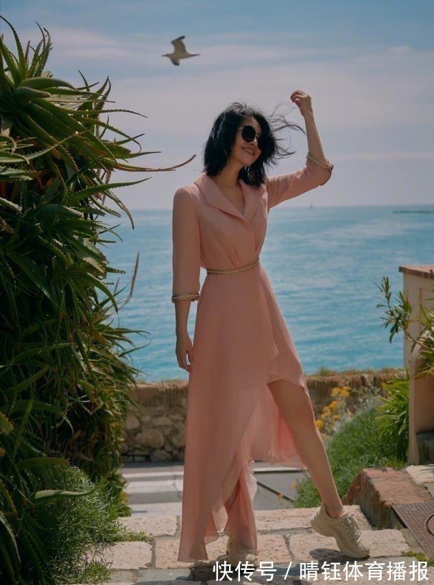 优雅 中年女性穿裙子怎么搭才好看?教你几招避开雷区,优雅时髦又减龄