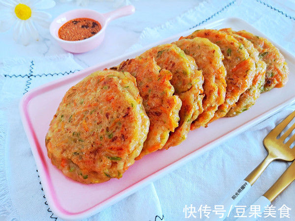 西葫芦煎饼|两块钱搞定一道家常美食西葫芦煎饼