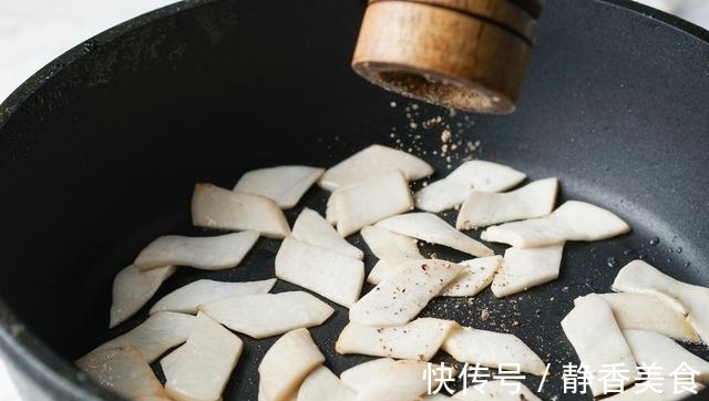 芝麻沙拉酱|杏鲍菇新吃法，少油低卡好美味，原来加了这味酱汁