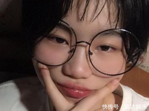 刘海|脸上有这“3特征”的女孩最适合戴“圆框眼镜”,而且会更加颜值