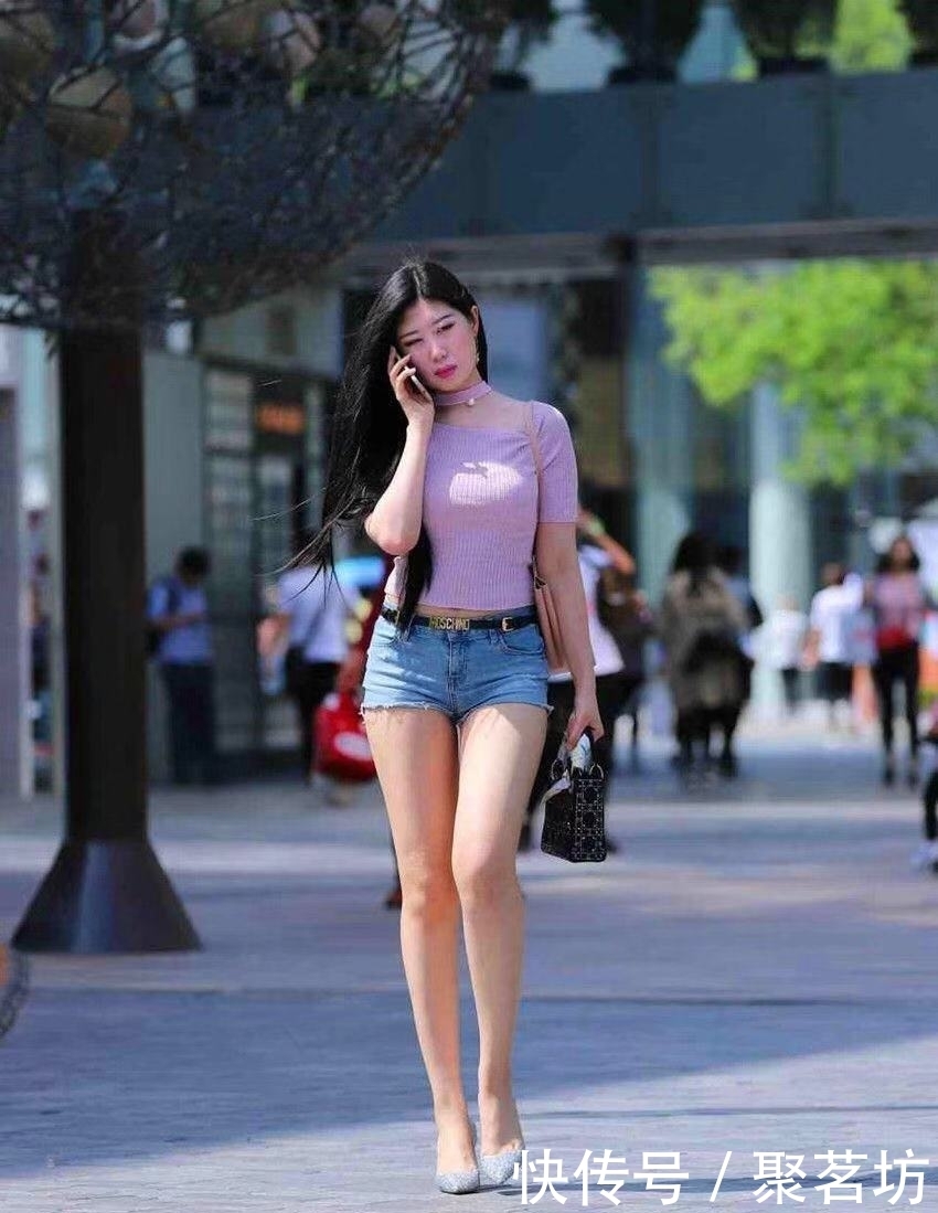 街拍:小姐姐,秀美多姿成熟,凹凸有致穿上身后显瘦时尚!