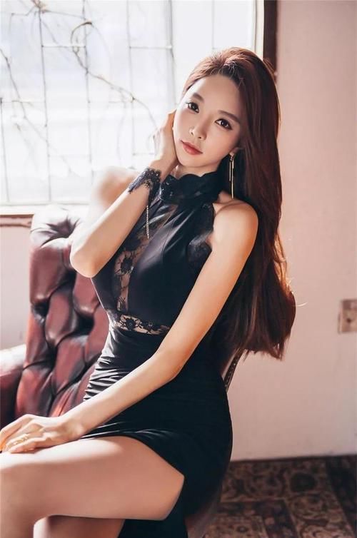 潮范儿美搭说实话,一般长得这么好看又性感,基本上没什么人追