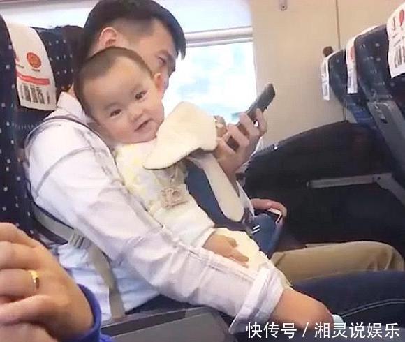 乘客|“口水宝宝”高铁上看人吃东西，馋虫被勾出来，爸爸肩膀全是口水
