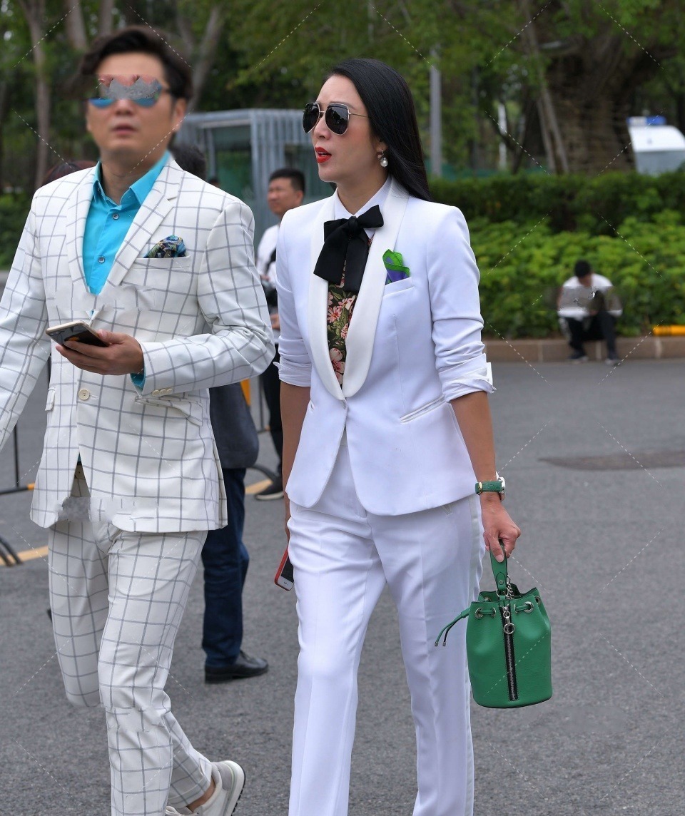 打底裤 打底裤的透气性比较好,手感比较柔软,贴着肌肤的时候比较舒适