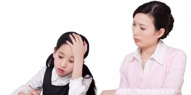 幼儿园|4岁女孩在幼儿园住了3天没人来接，打开孩子书包后，老师红了眼眶