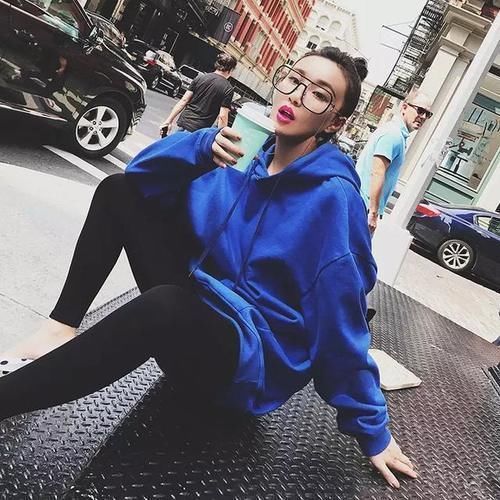高跟鞋 卫衣绝对是最时髦的单品,穿上后秒变气质少女,满满的少女感