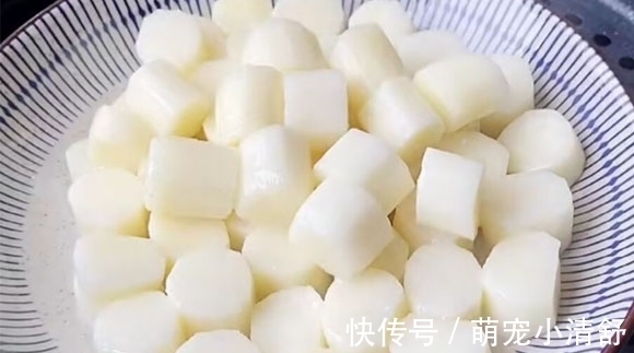 冬季,多给孩子吃这个,低糖少油,一拌一煎出锅,比吃面包饼干强