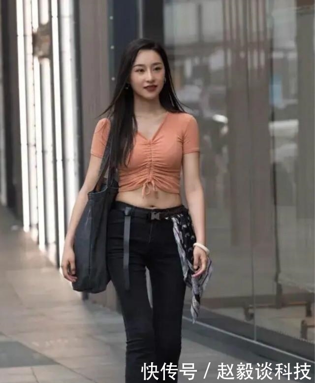 牛仔裤|白色优雅长袖搭配蓝色经典打底裤，有一些讲究的，好看显瘦