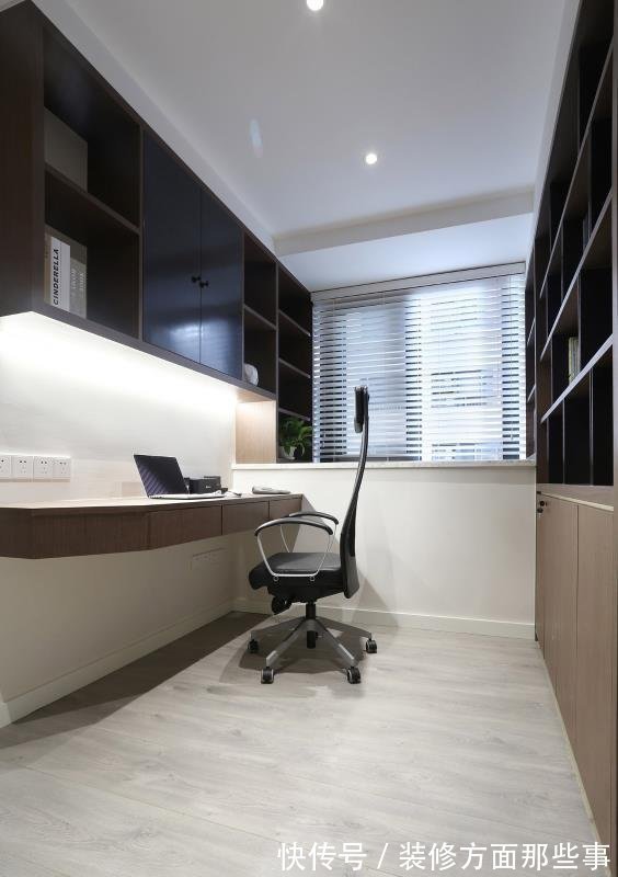 挂画|108平现代风三居室,加入现代风格挂画,使客厅看起来更加饱满