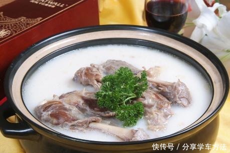炖羊肉,这4种香料记得放,有了它们,肉汤奶白,羊肉鲜香无膻味