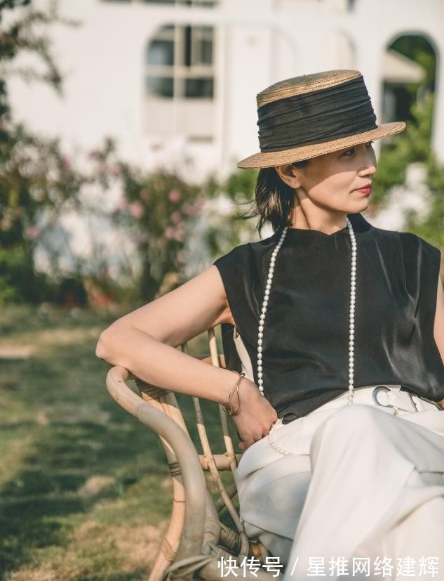 配色|55岁后该怎么穿？学习三木妈妈的夏季搭配，简约而有质感