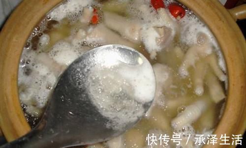 鸡肉|炖鸡时的浮沫是精华还是垃圾？很多人明白后，大呼白炖了30年的鸡