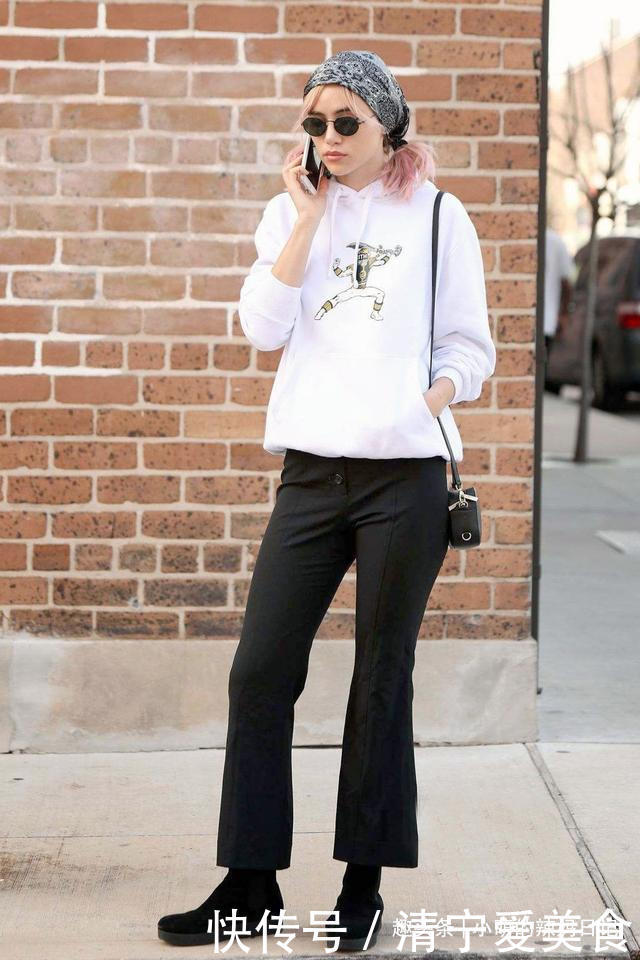 早秋穿卫衣,建议搭配这5款“下装”!青春时髦,谁穿谁好看