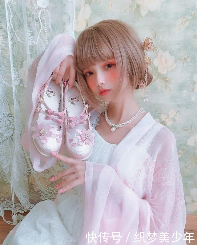 亮眼|最近火了一种鞋子叫“樱花鞋”,减龄又亮眼,lo娘都爱穿