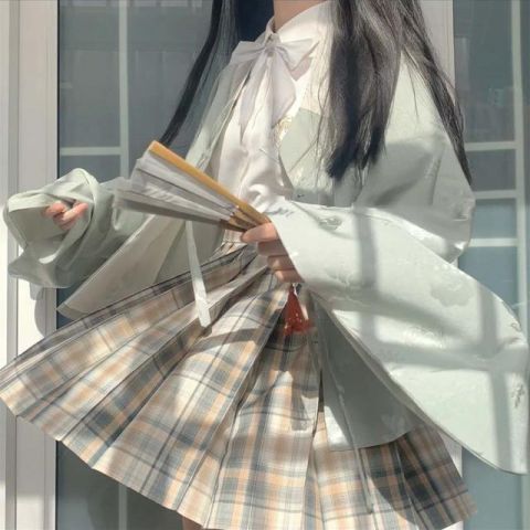 “汉服+jk制服”穿法火了本以为在乱搭，结果双坑少女都沦陷了