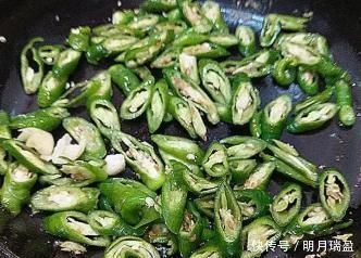 下饭|青椒炒鸡蛋的新做法,鲜美香辣,超下饭,拿肉都不换