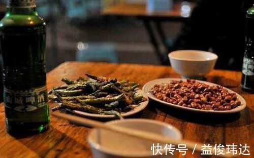 医生|长期喝酒的男人女人看看经常吃3种下酒菜,医生都很难救你