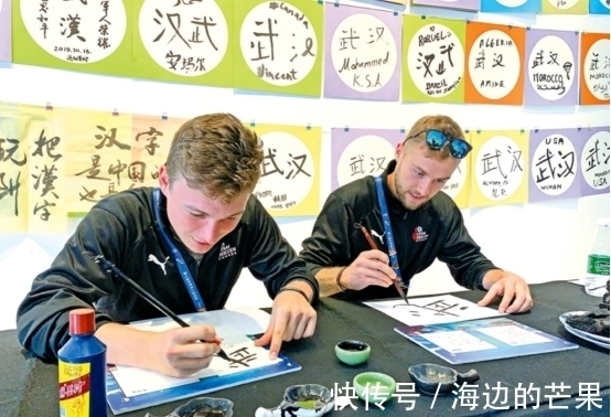 中文|法国冬奥运动员痴迷中文,签名必须写汉字,虽慢但很认真