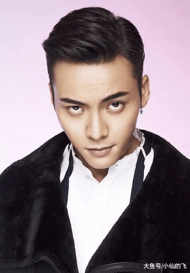 你还在被理发店安排“两边剪短”发型19年潮流男士发型指南