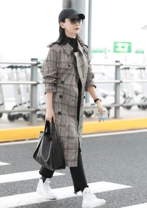 表现力|聪明女人穿大衣就是帅气，看他们穿衣理解，显得格外有范