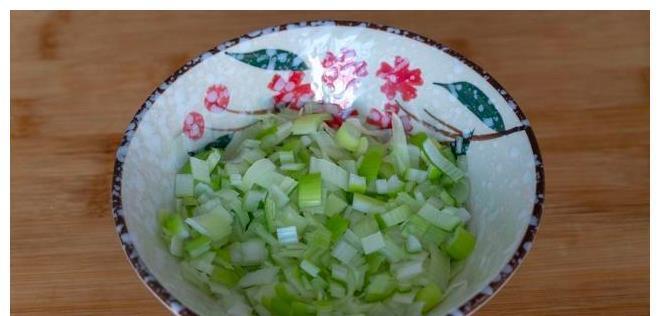 猪肉大葱包|猪肉大葱包好吃有秘诀，教你调馅小技巧，馅香汁浓，吃5个不解馋