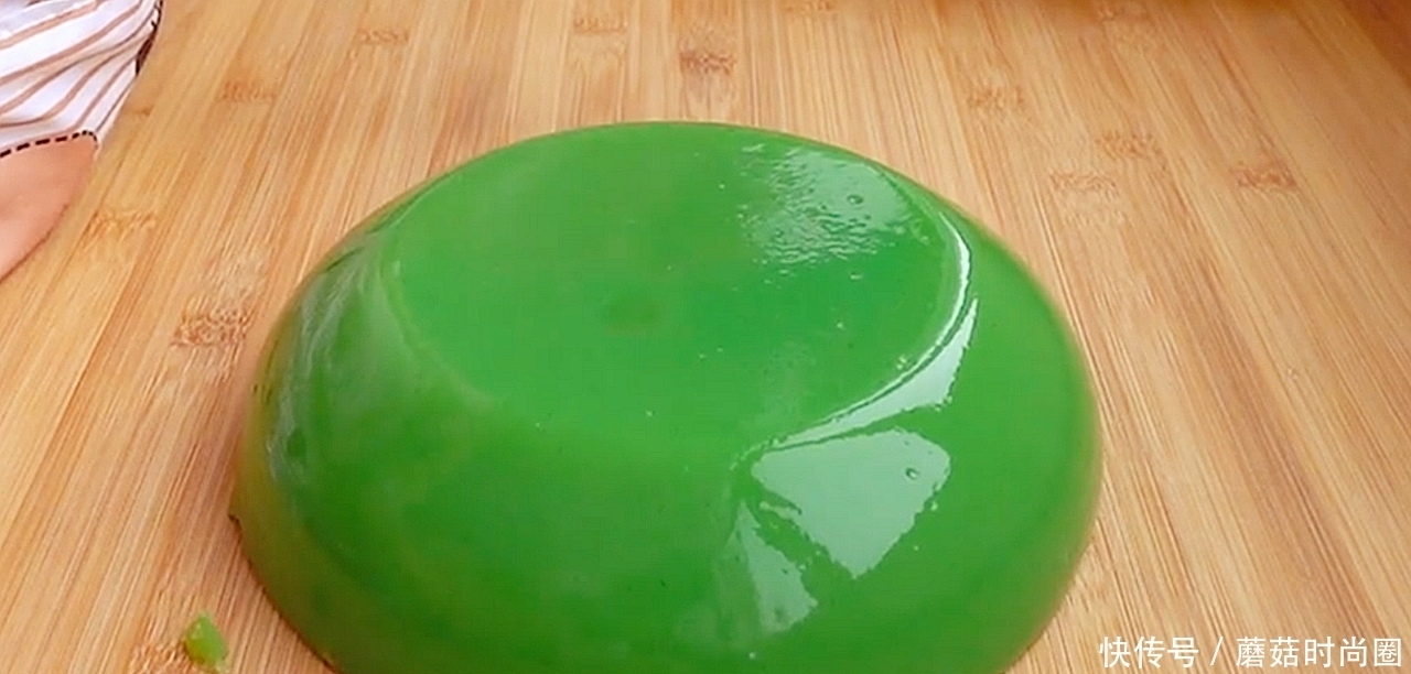 黄瓜皮不要扔了,教你做解腻凉粉,过年必备,Q弹爽滑又劲道