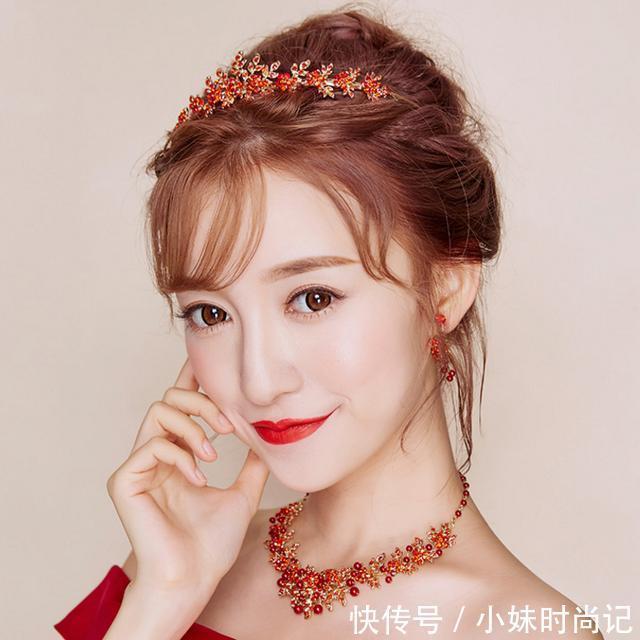 发饰|新娘不仅要精美、华丽的服装，还需要能起到点睛之笔的新娘头饰