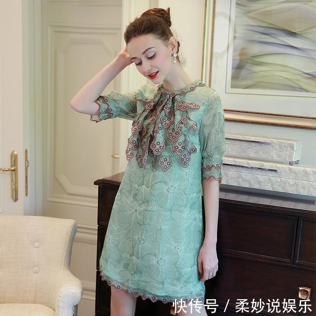 时尚修身连衣裙,省去搭配烦恼,上身清爽也不失优雅女人味