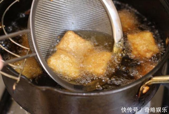 年糕此做法值得试试,外层酥脆,内层香糯,吃一块就忍不住