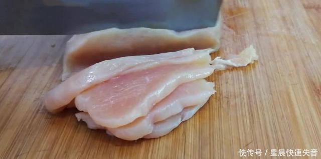 黄豆酱|8块钱的鸡胸肉,按这方法做,外酥里嫩,来客人就是一盘压轴菜