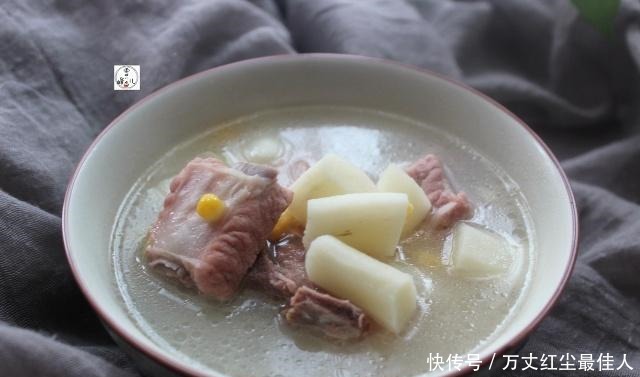 做排骨湯，多加這“1步”湯白如牛奶，補氣益血，臉色好身體棒