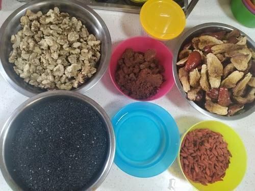 白发|白发最怕这食物，做一锅能吃1个月，头发乌黑有光泽，白发变少了