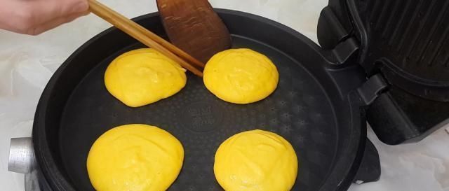超香玉米饼|3勺玉米面，4个鸡蛋，教你简单一做，比蛋糕做法简单，比面包好吃