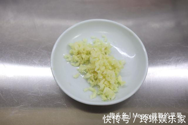 教你一款万能香辣酱，拌面卷饼炒肉丁全都用得上，每月我必熬2回