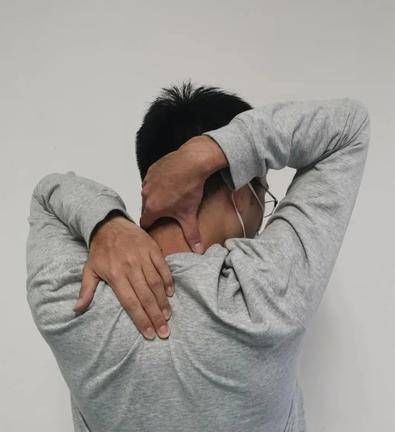 中医新语|中医新语丨一个简单动作，帮你缓解颈部不适