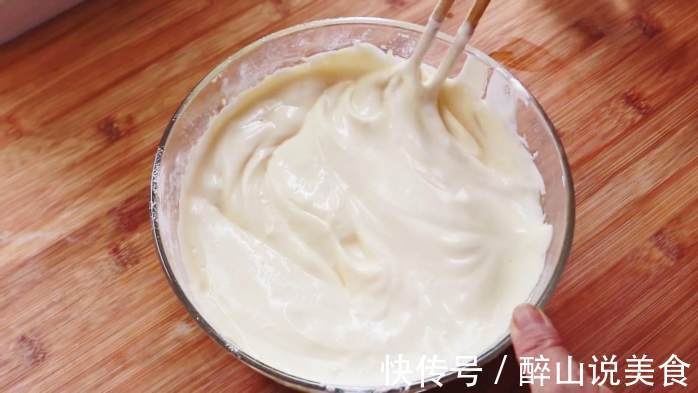 2勺糯米粉，4个鸡蛋，教你一个新吃法，比蛋糕店蛋糕好吃