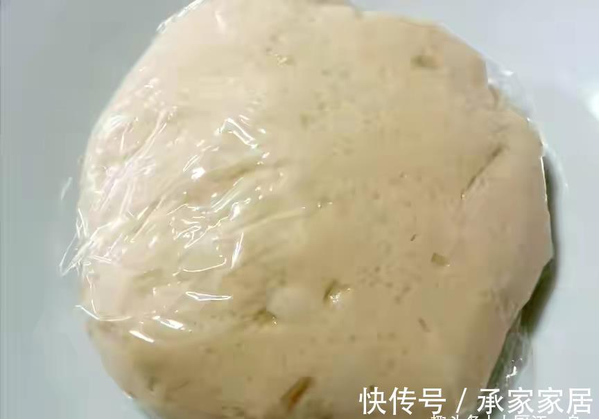 酥脆|炸油条用放酵母吗？教你正确做法，出锅金黄酥脆，凉了也不硬