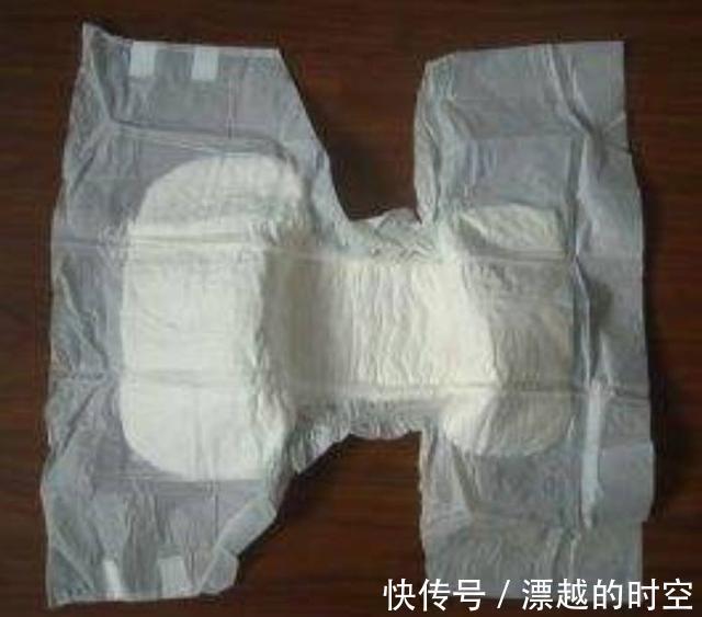 闺蜜|夜里睡觉经常尿频,女孩穿上尿不湿,到医院检查,医生选择报警