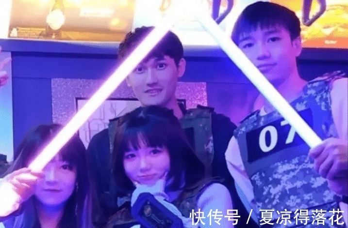 电灯泡|Karsa恋情遭曝光,二次元画风女友可爱甜美,像动漫中走出的萌妹