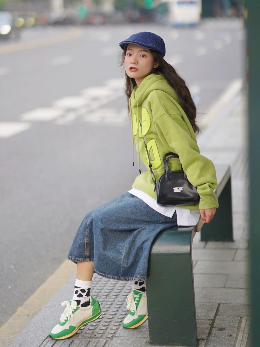 下半身|拯救普通女生!学会这4种搭配,穿卫衣也能美出圈